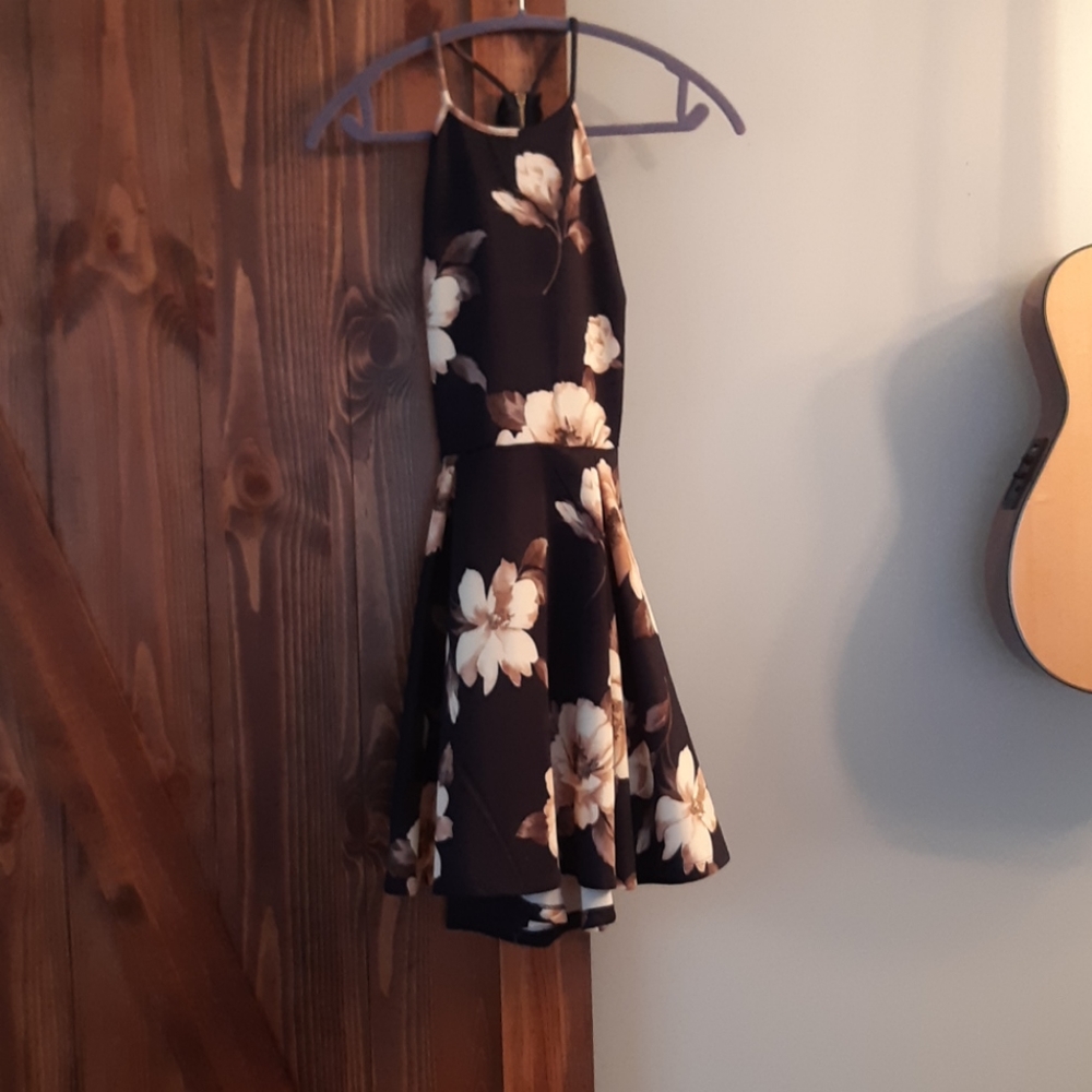 Dress - Picture 4 of 4
